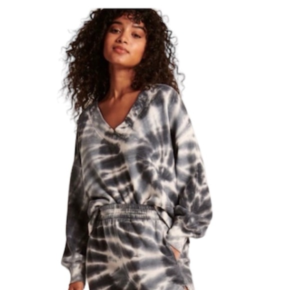 ABERCROMBIE & FITCH Wash Effect Sharkbite V-Neck Sweatshirt, Size SMALL - Picture 2 of 14